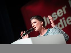 sahra wagenknecht in mainz gruenderin und ehemalige parteivorsitzende von bsw im wahlkampf zur landtagswahl 2026 im bundesland rheinland pfalz
