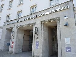 senatsverwaltung fuer stadtentwicklung bauen und wohnen ehemaliges rathaus wilmersdorf fehrbelliner platz wilmersdorf bezirk charlottenburg wilmersdorf berlin deutschland