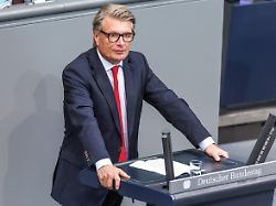 thomas bareivue cdu csu bei der 23 plenarsitzung im deutschen bundestag am 16 09 25 in berlin