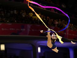 turnen rhythmische sportgymnastik weltmeisterschaft entscheidung einzel mehrkampf frauen darja varfolomeev in aktion