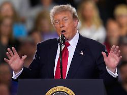 us praesident donald trump spricht auf dem general motors proving ground