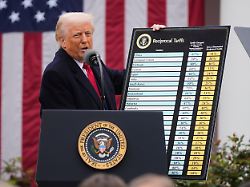 us praesident donald trump spricht waehrend einer veranstaltung zur ankuendigung neuer zoelle im rosengarten des weissen hauses
