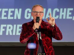 uwe steimle kabarettist spricht bei einer veranstaltung der afd sachsen anhalt auf der buehne