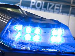 zwei menschen werden bei einem unfall in weyhe lebensgefaehrlich verletzt