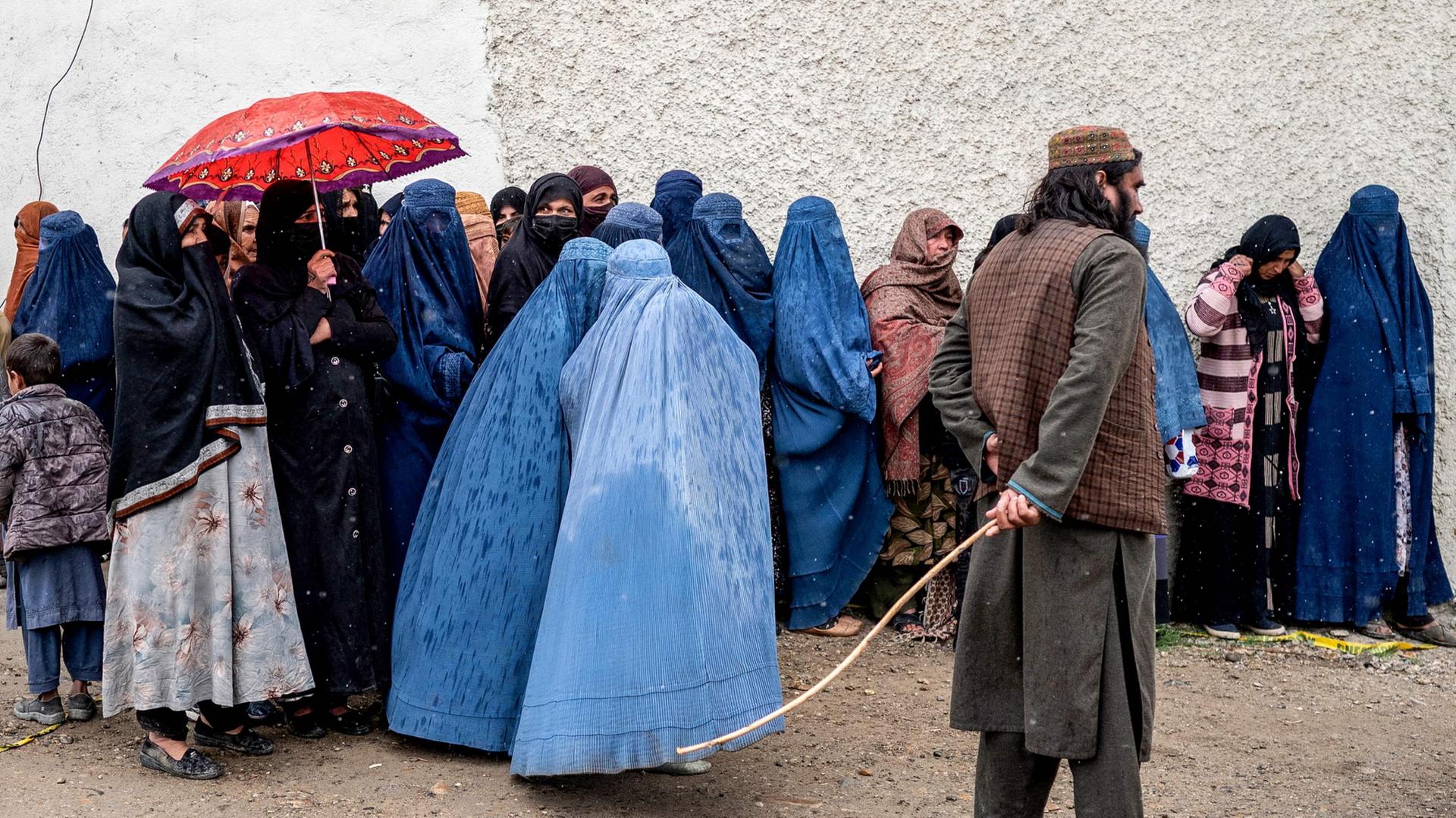 afghanistan frauen taliban 102