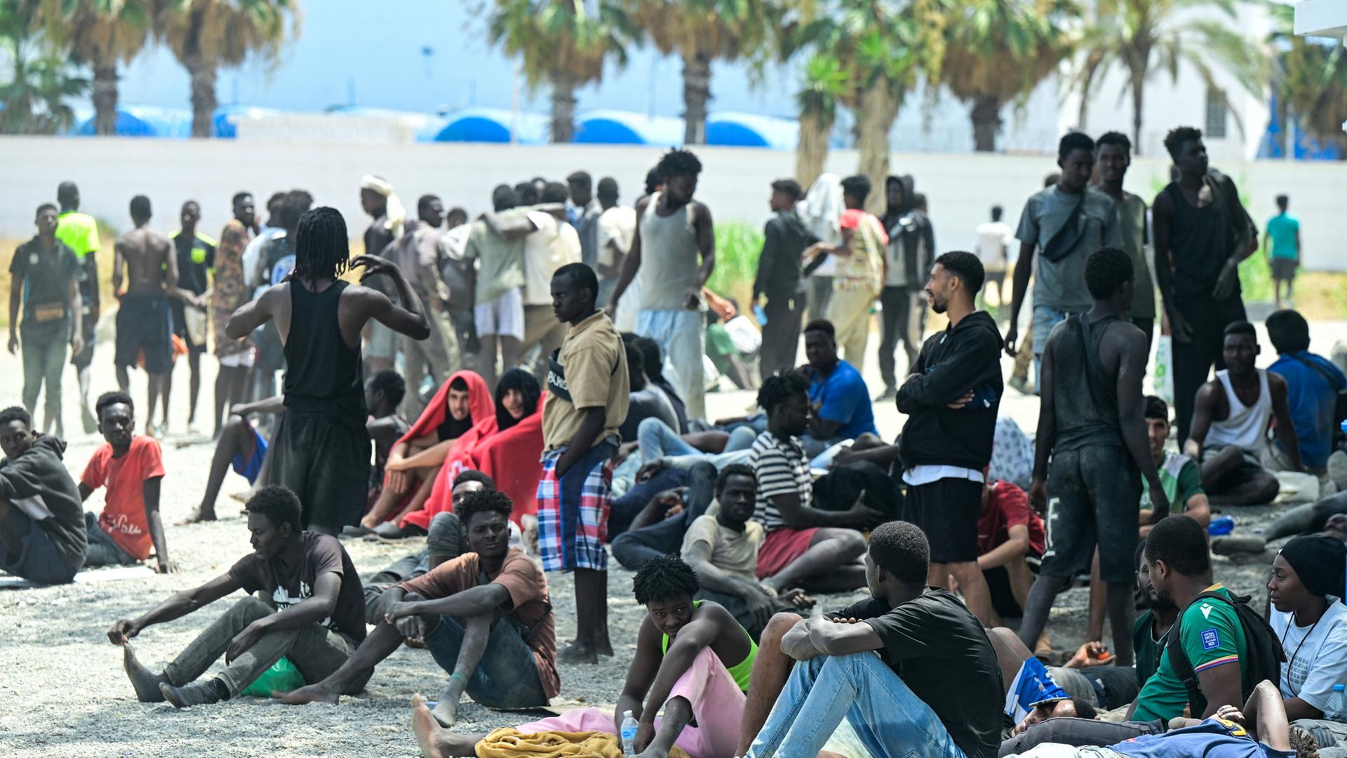 ceuta menschen strand 100