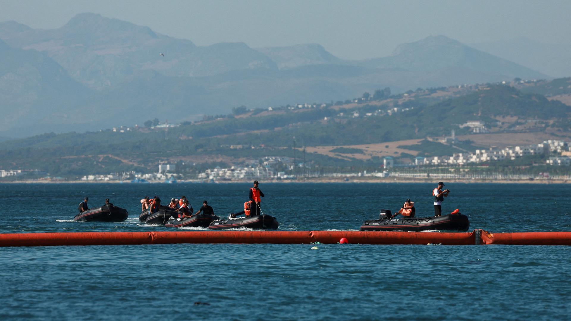 ceuta schwimmende barriere 100