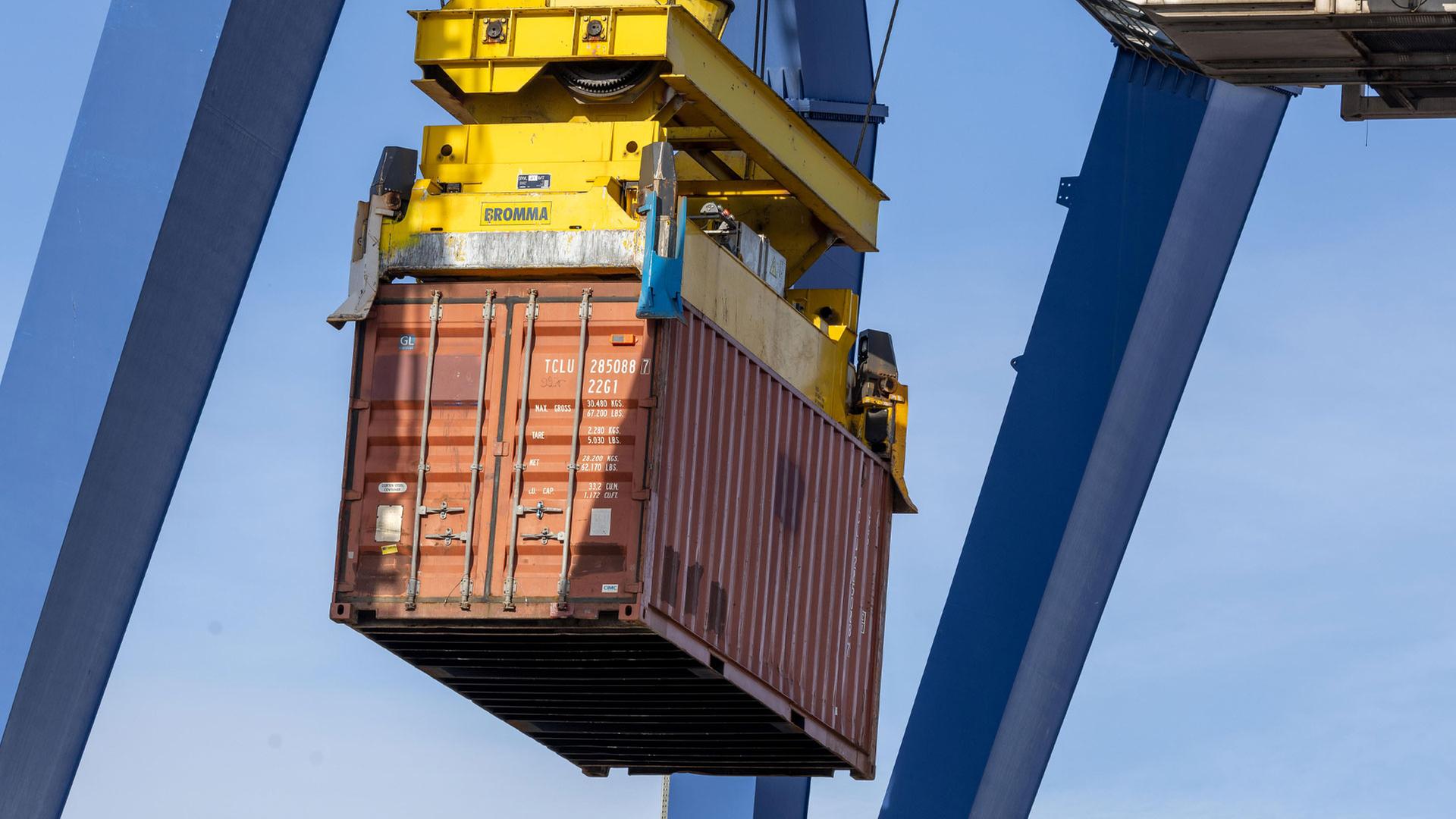 container 212