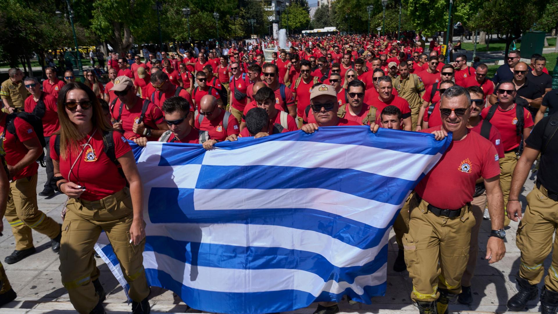 demo feuerwehr athen 100