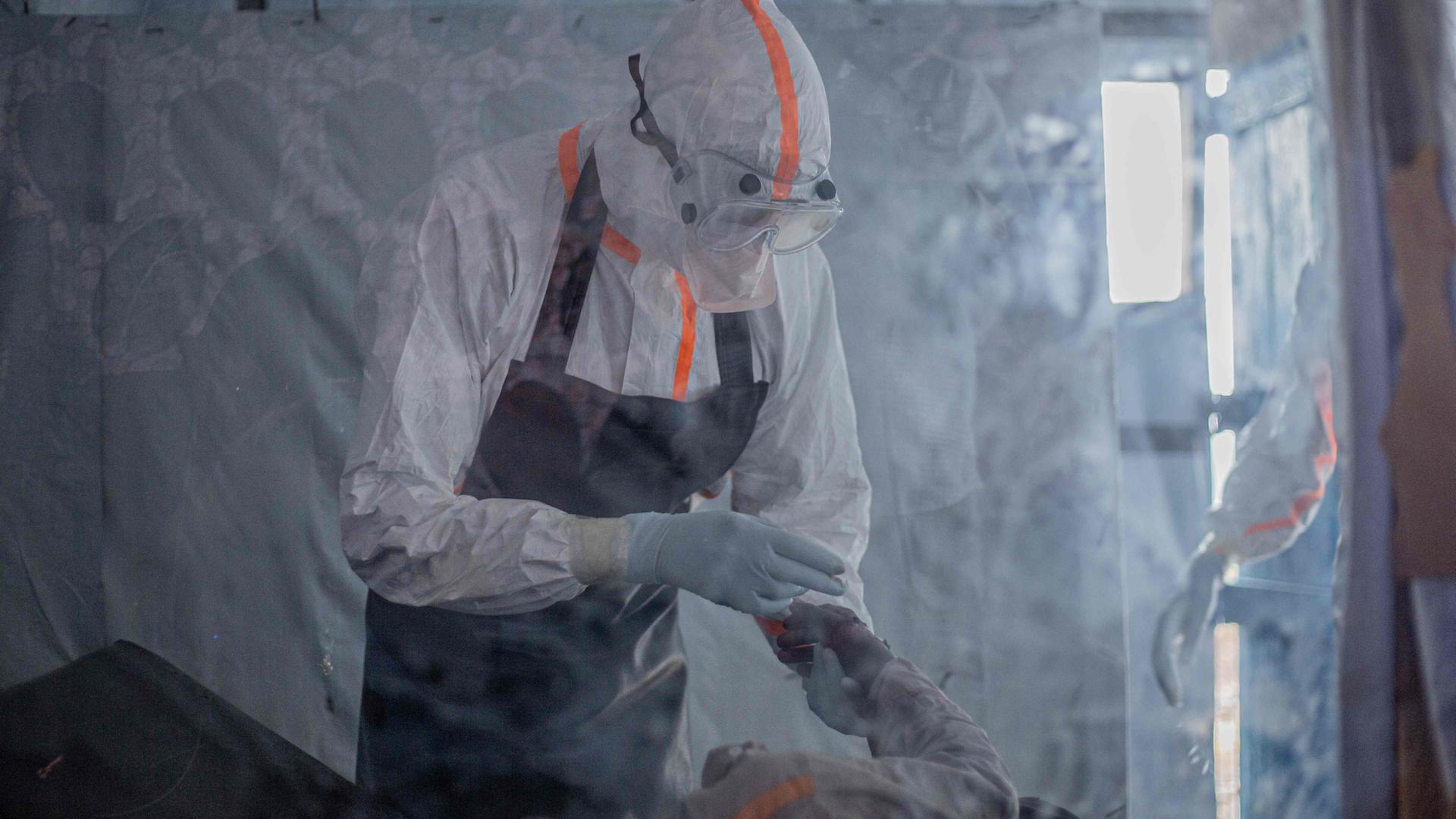 ebola kongo arzt 100