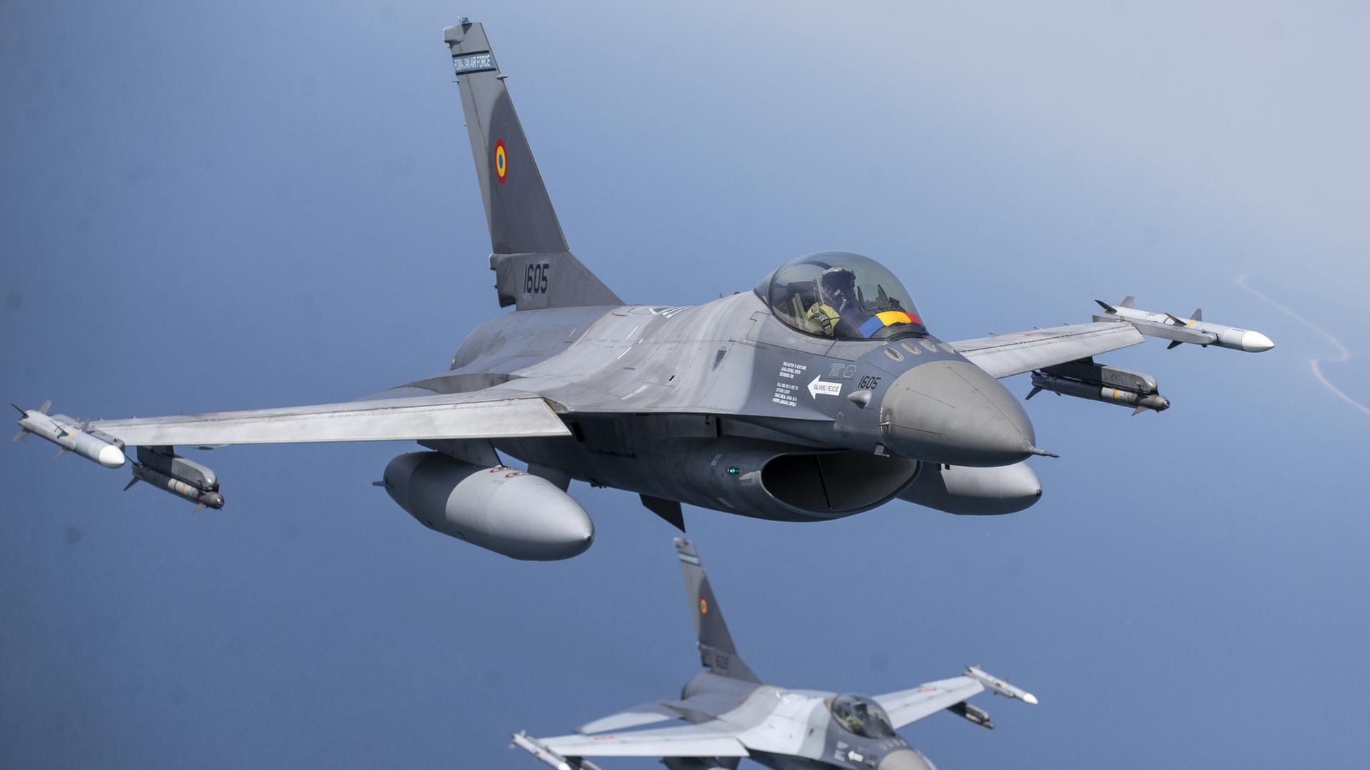 f 16 kampfjet rumaenien 100