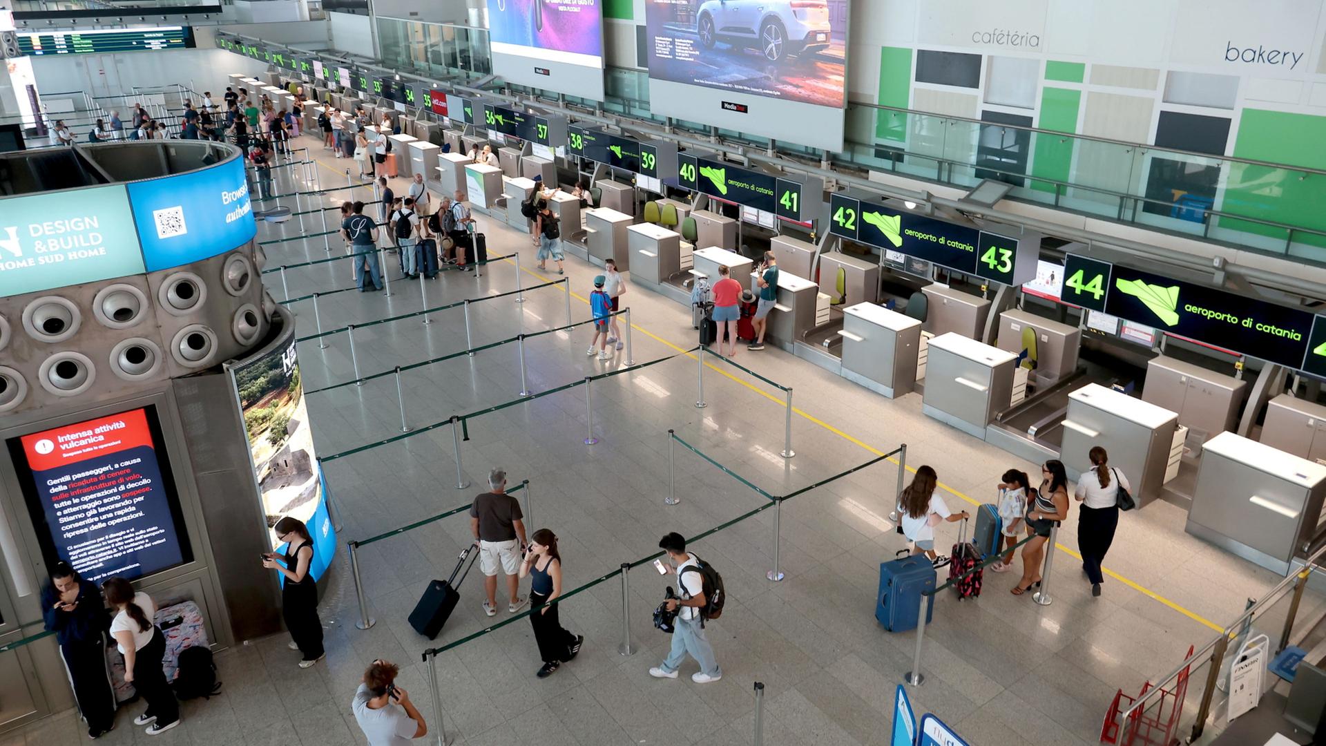 flughafen catania sizilien 100