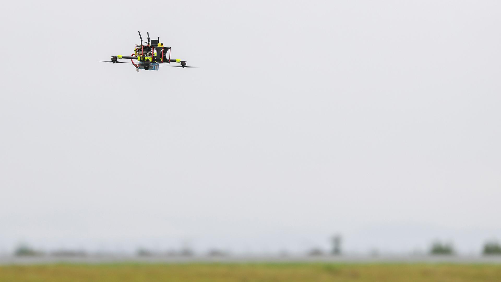 jaegerdrohne flughafen 100