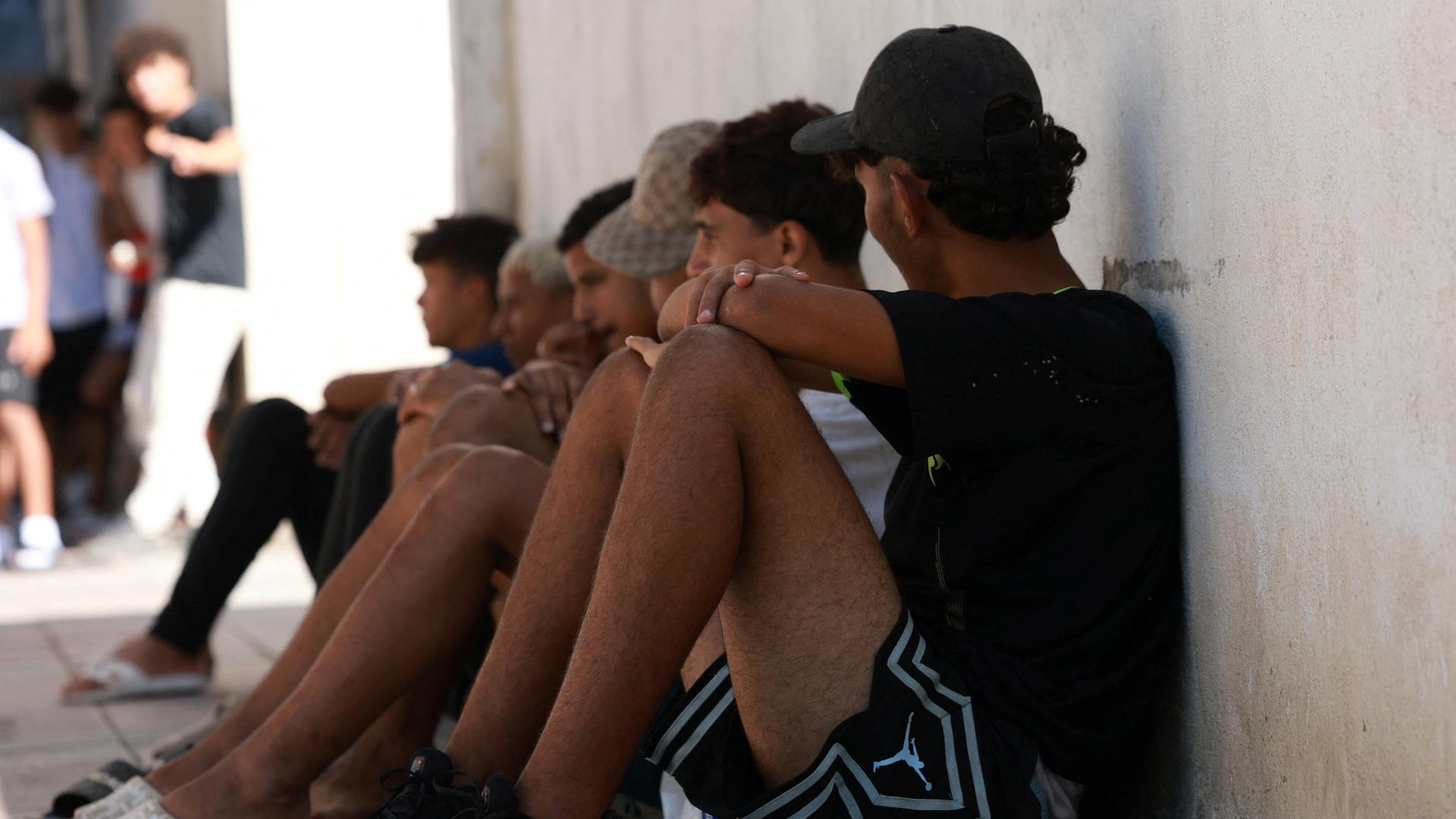jugendliche ceuta 100