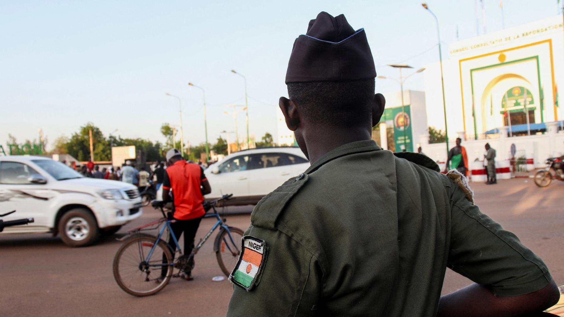 junta niger 102