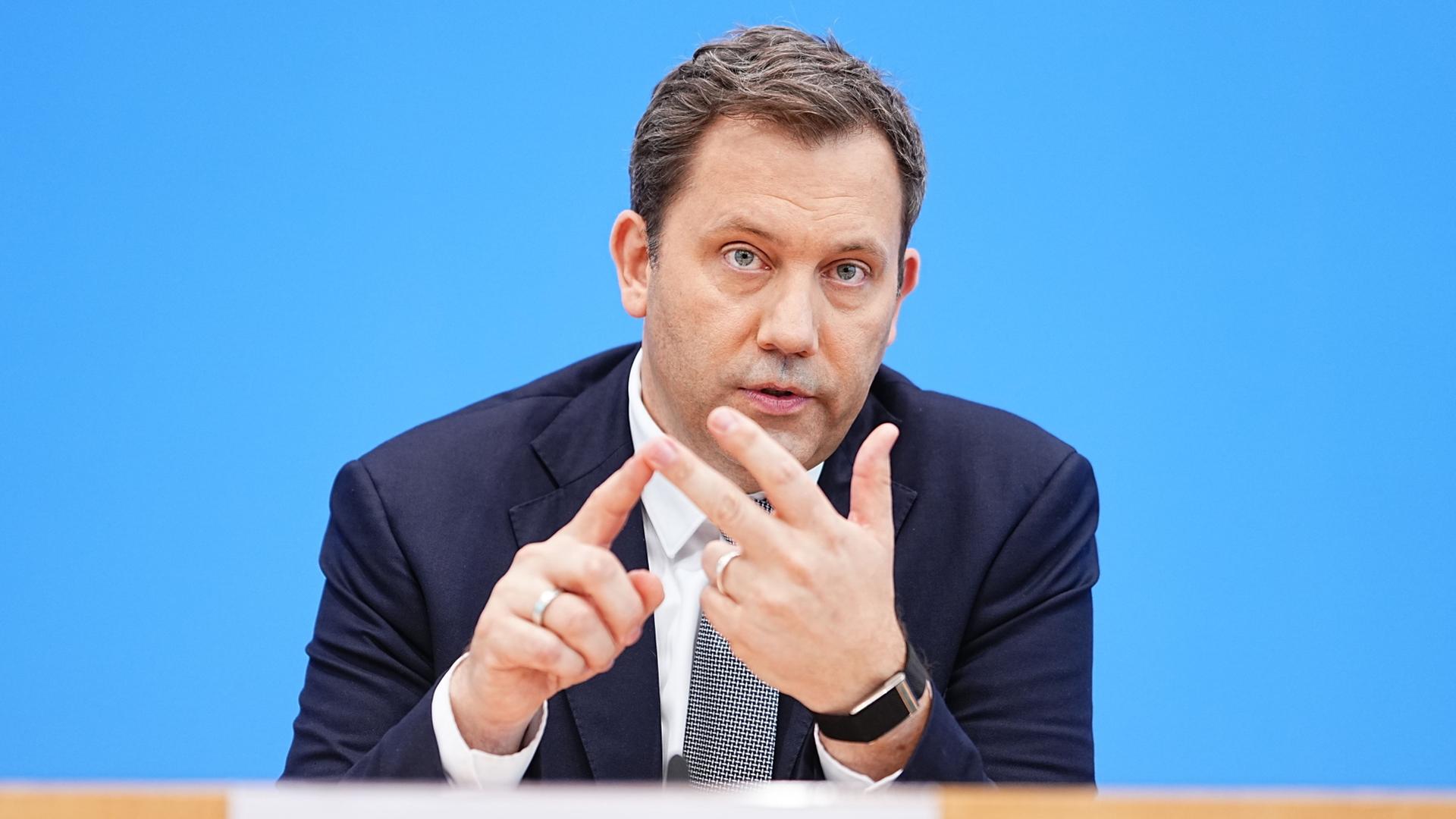 lars klingbeil 212