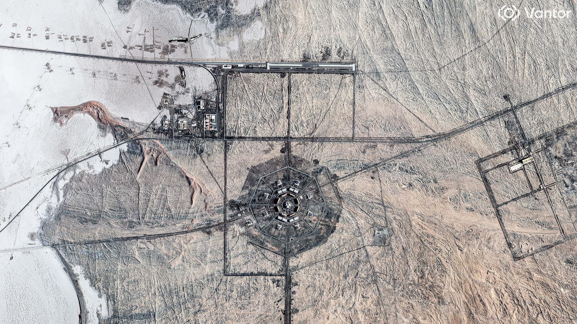 militaeranlagem xinjiang 100