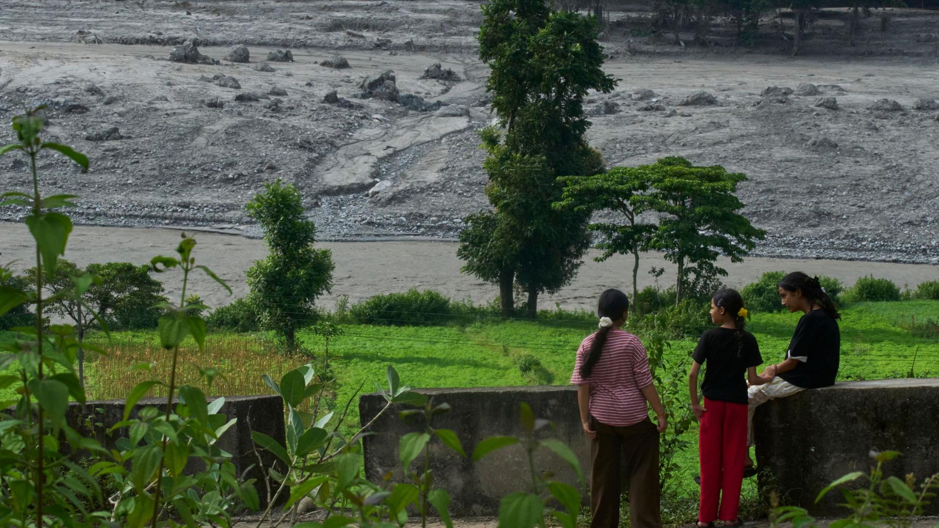 nepal flut ueberlebende 100