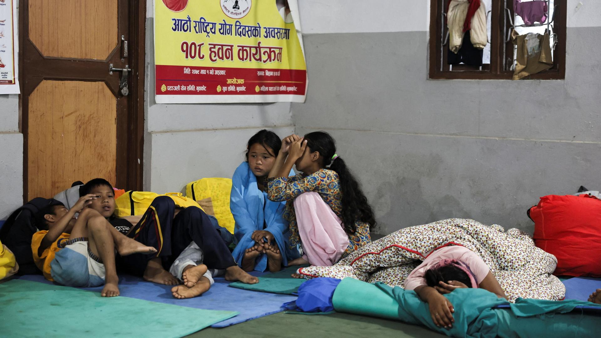 nepal kinder 100