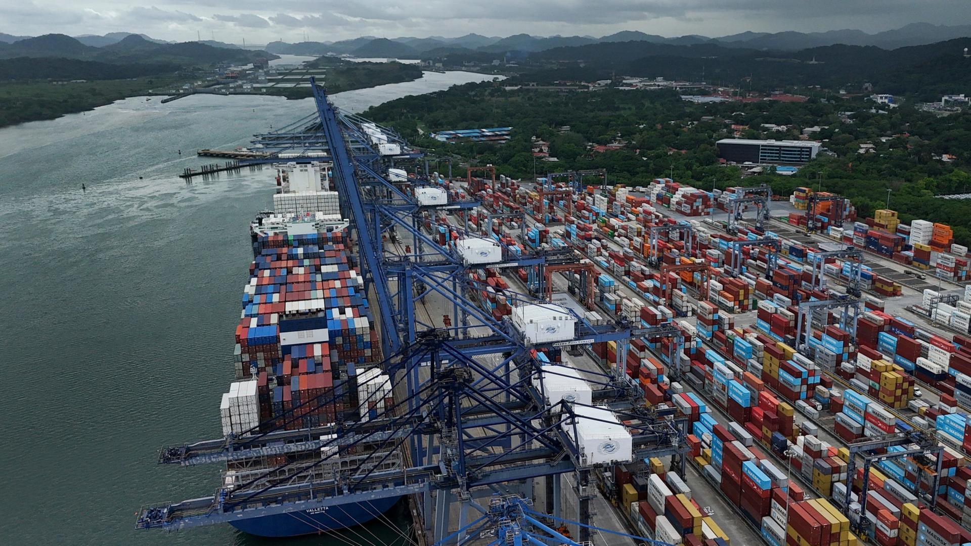 panamakanal hafen balboa container 100