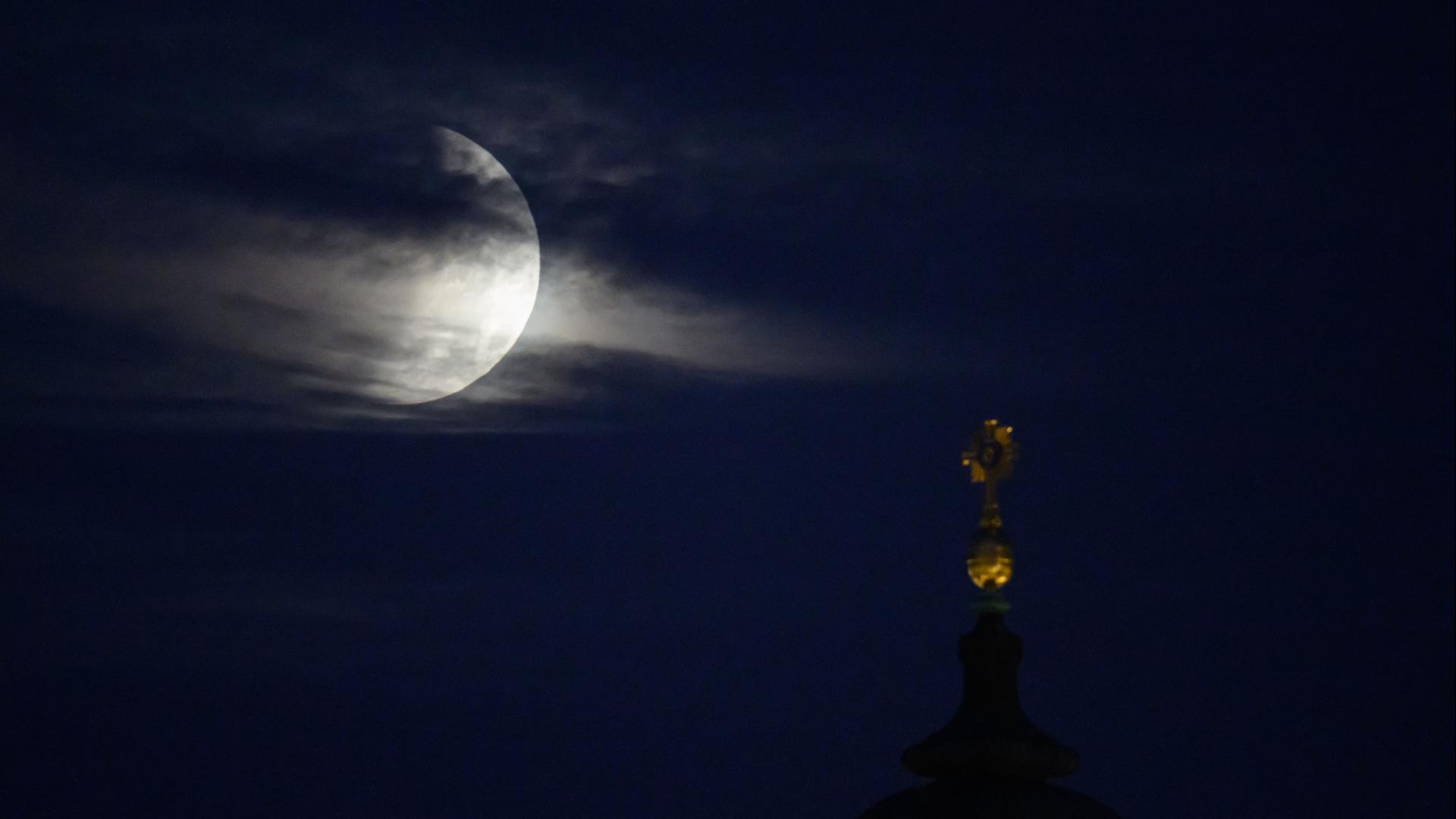 partielle mondfinsternis 136