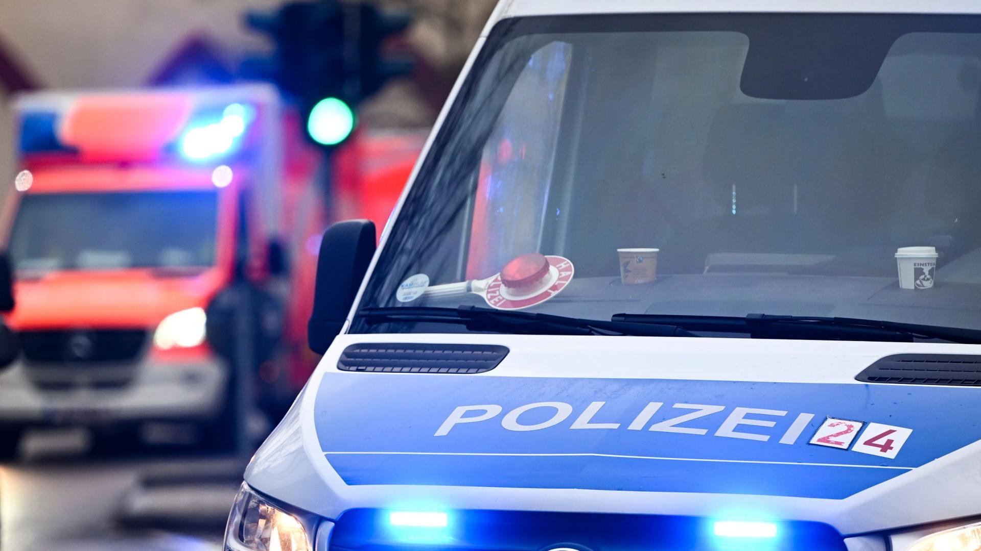 polizei rettungswagen 100