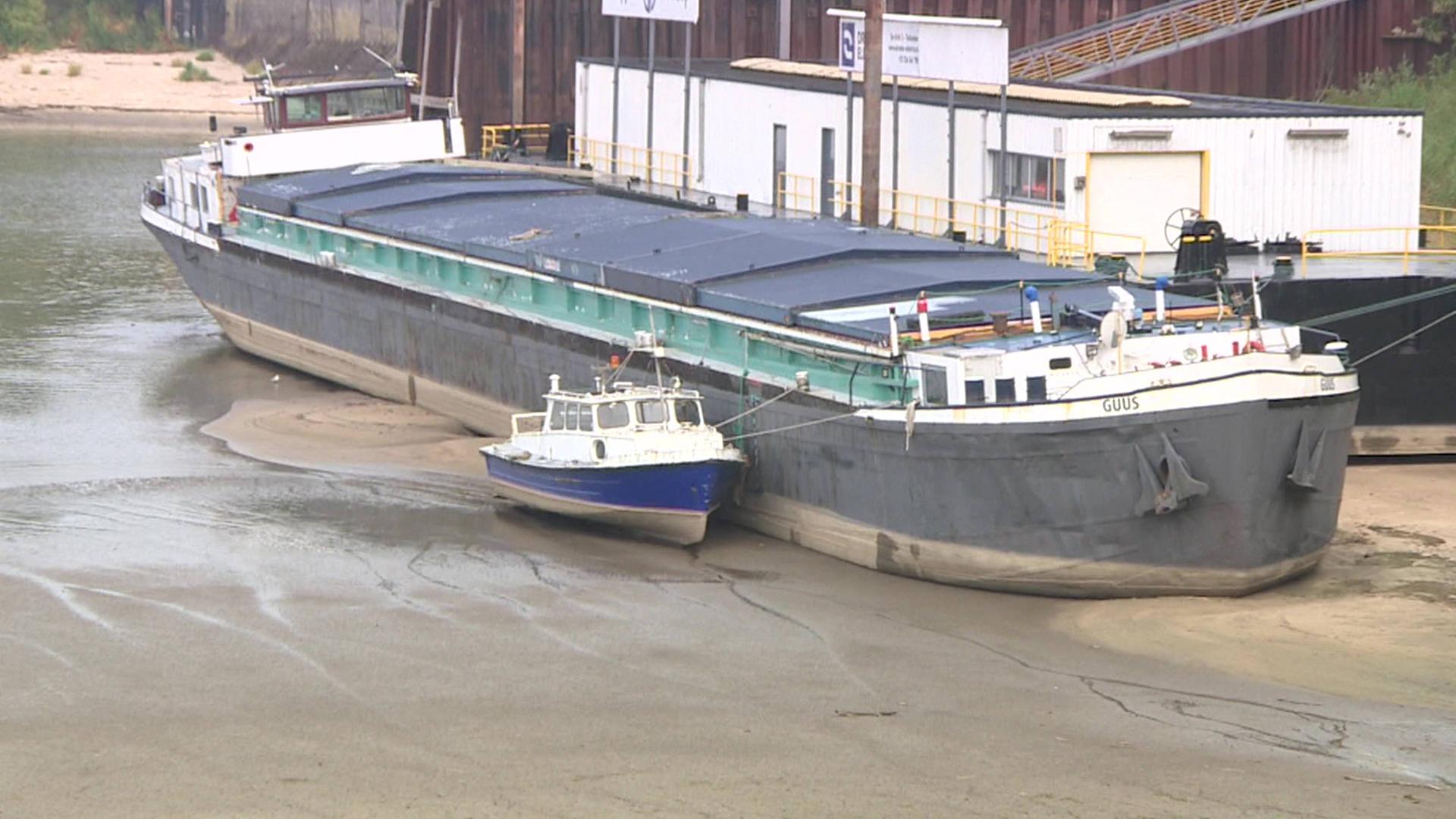 wdr frachtschiff im rhein auf grund gelaufen 100