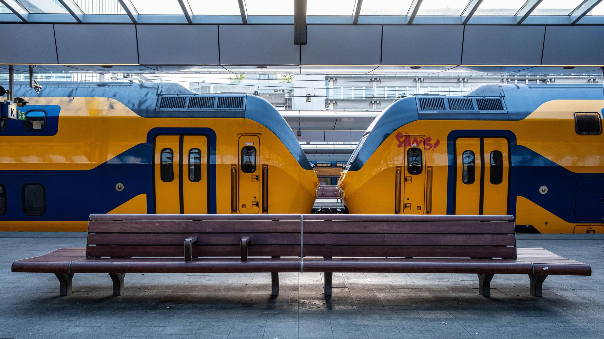 bahnverkehr niederlande 100