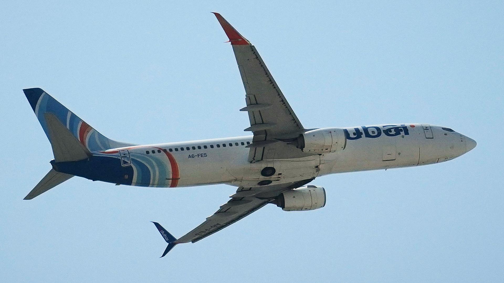 flydubai flugzeug 100