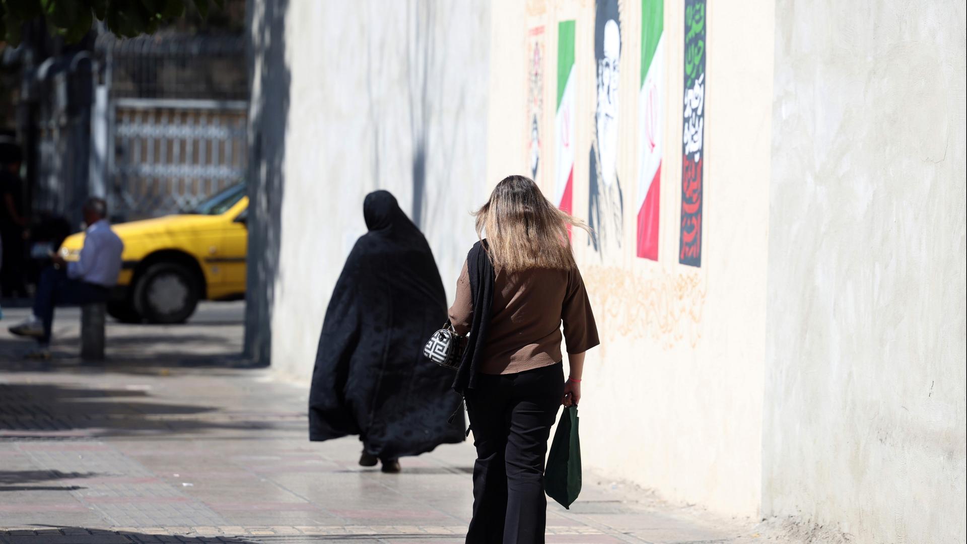 frauen teheran 100