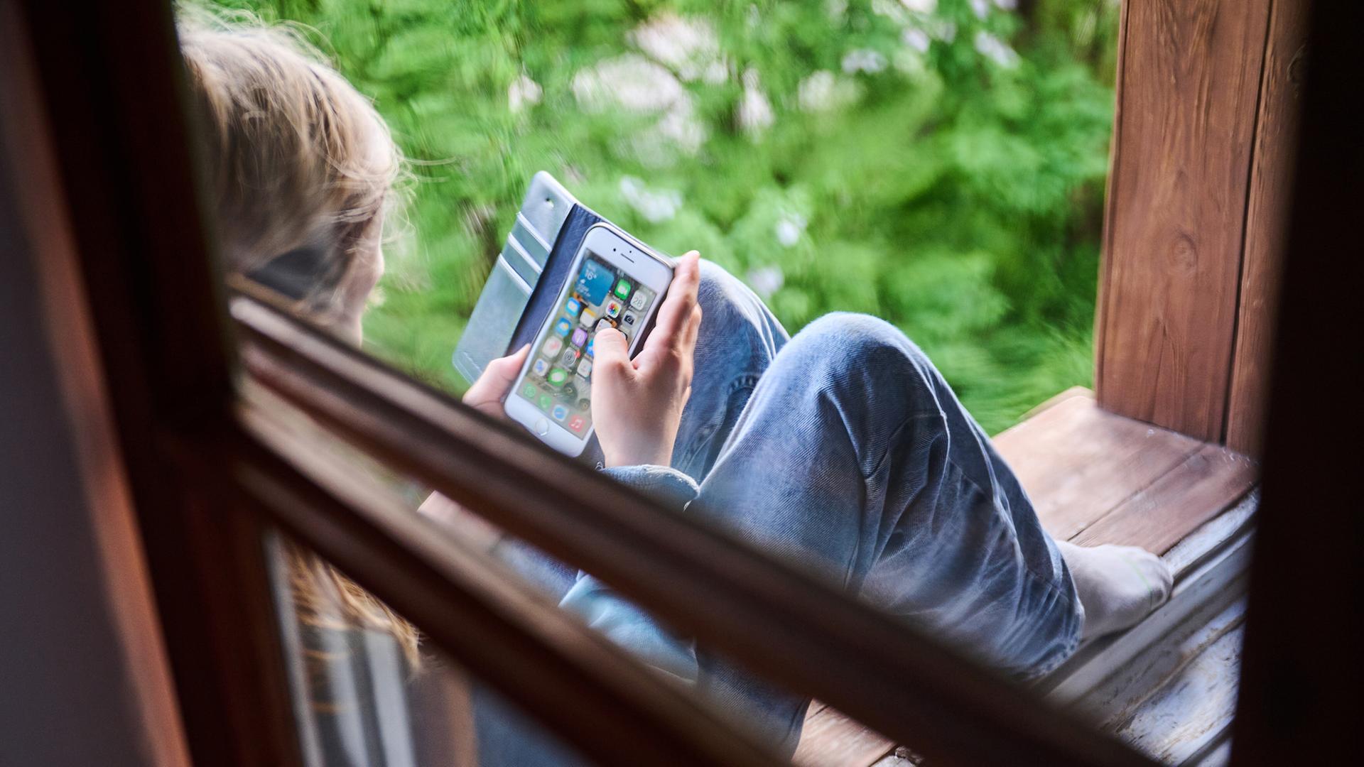 jungendliche smartphone 100