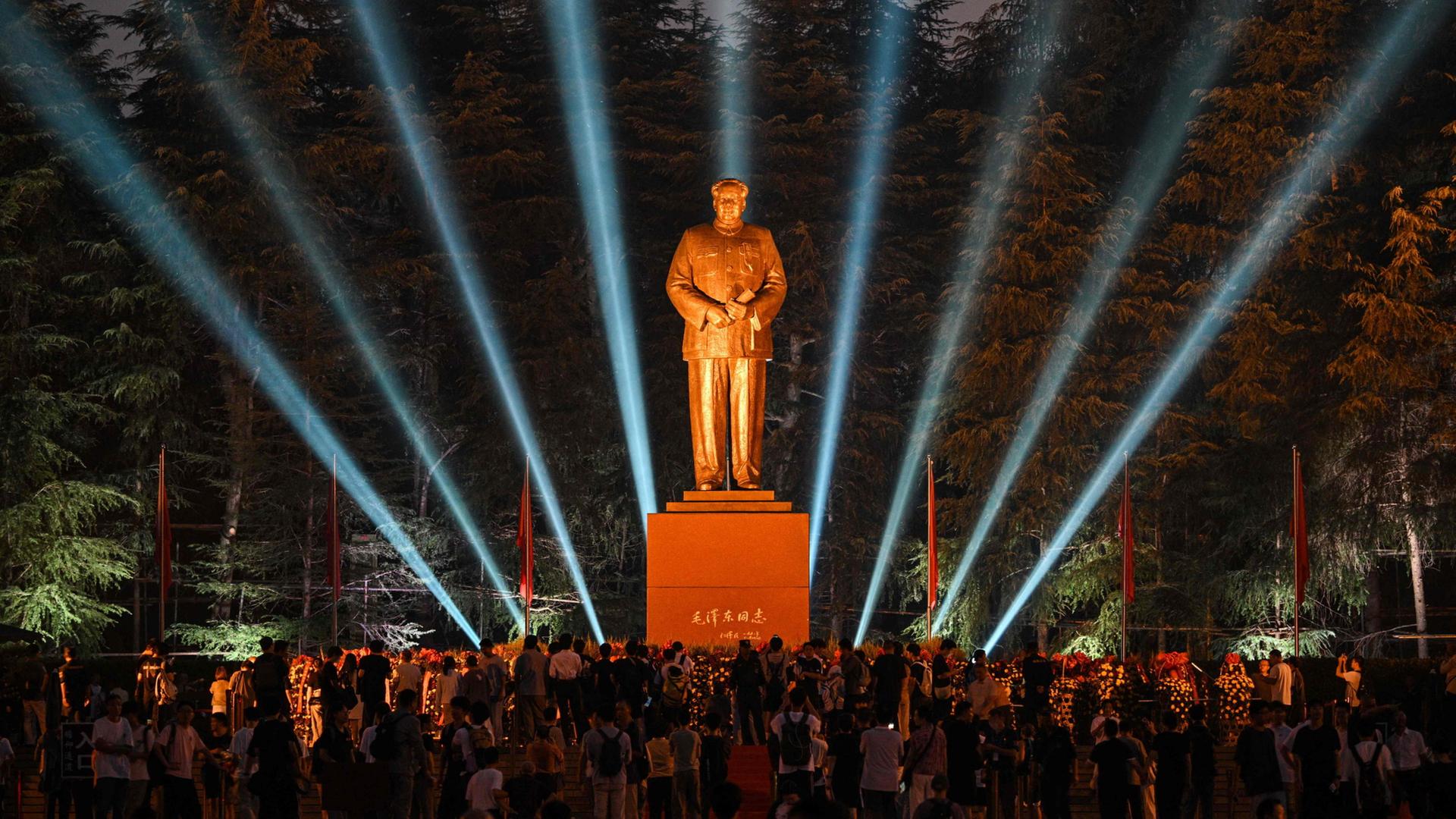 mao statue 100