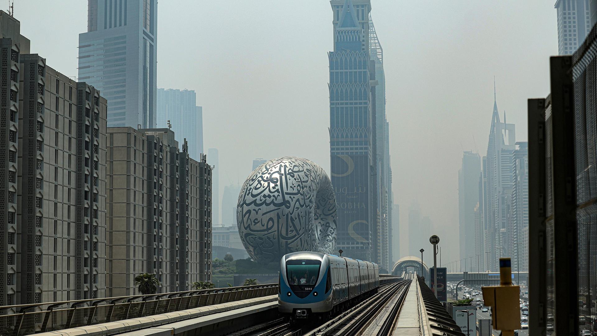metro dubai 100