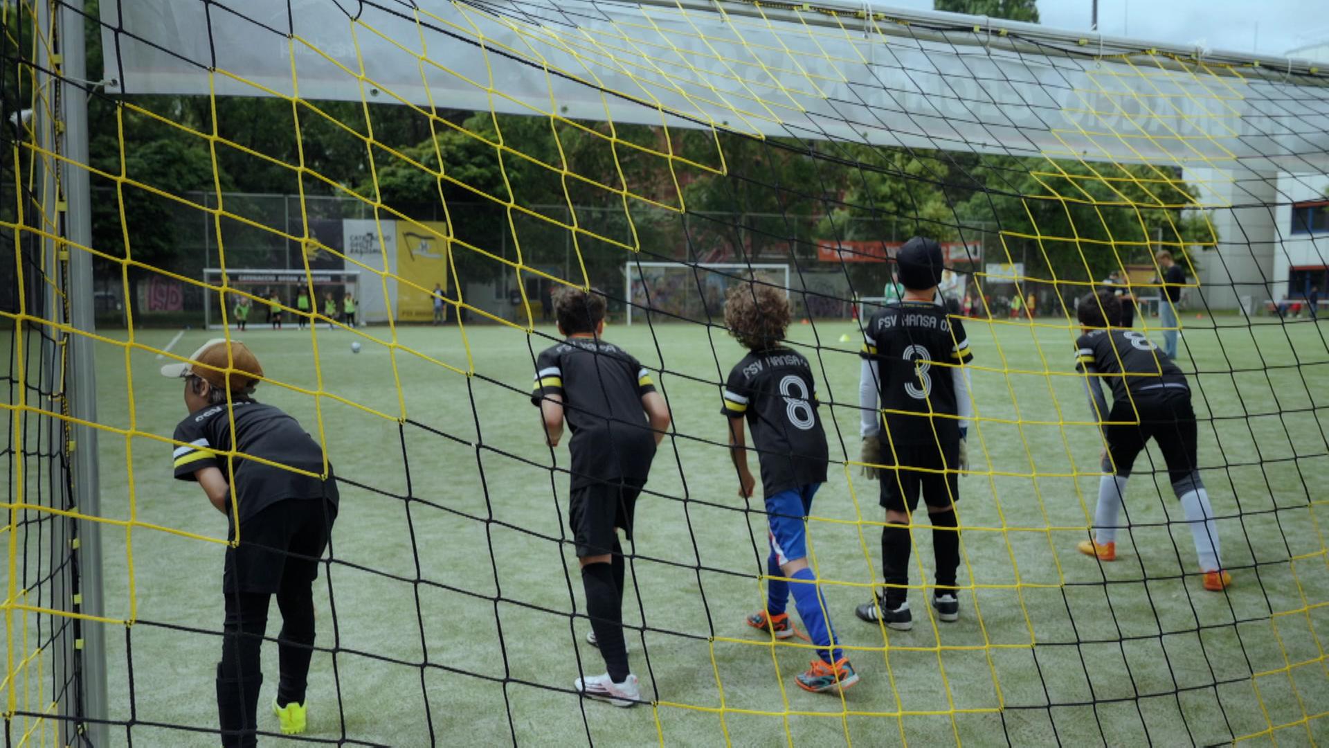 mitglieder fussballverein 100