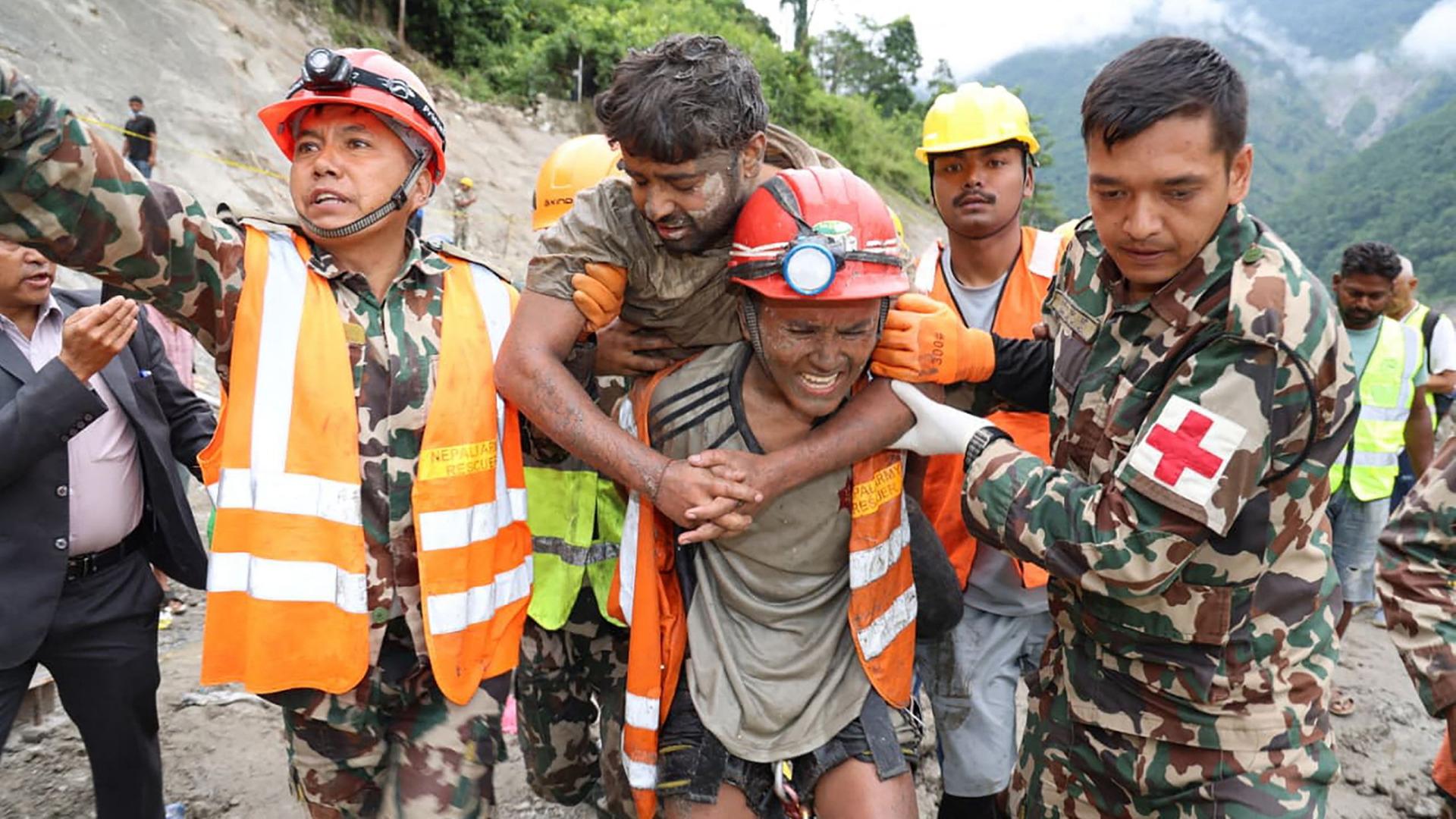 nepal rettung arbeiter tunnel 100