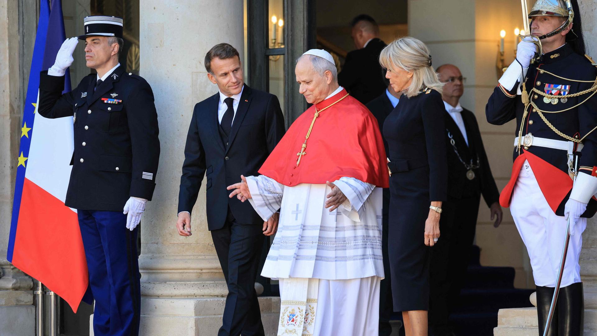 papst leo macron 100