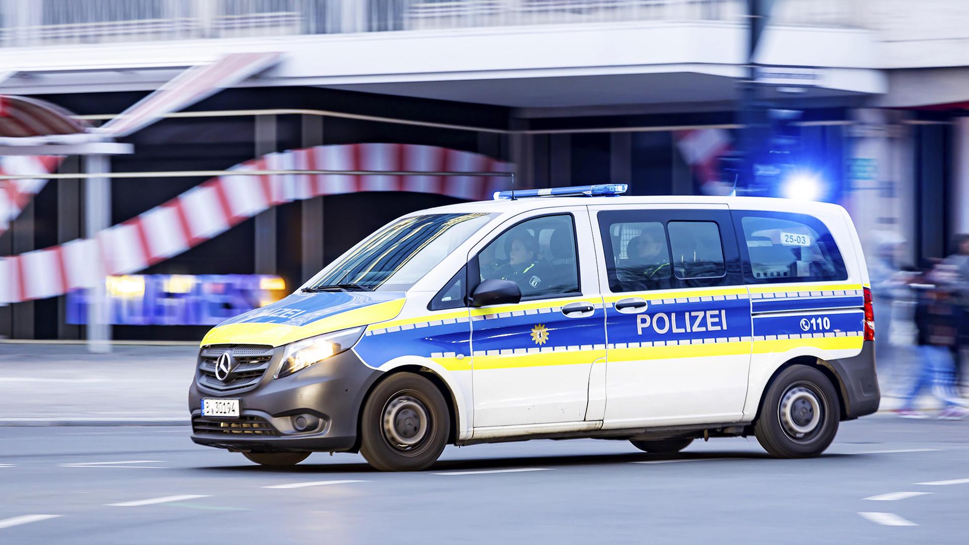 rbb blaulicht berlin streifenwagen 587782055 100