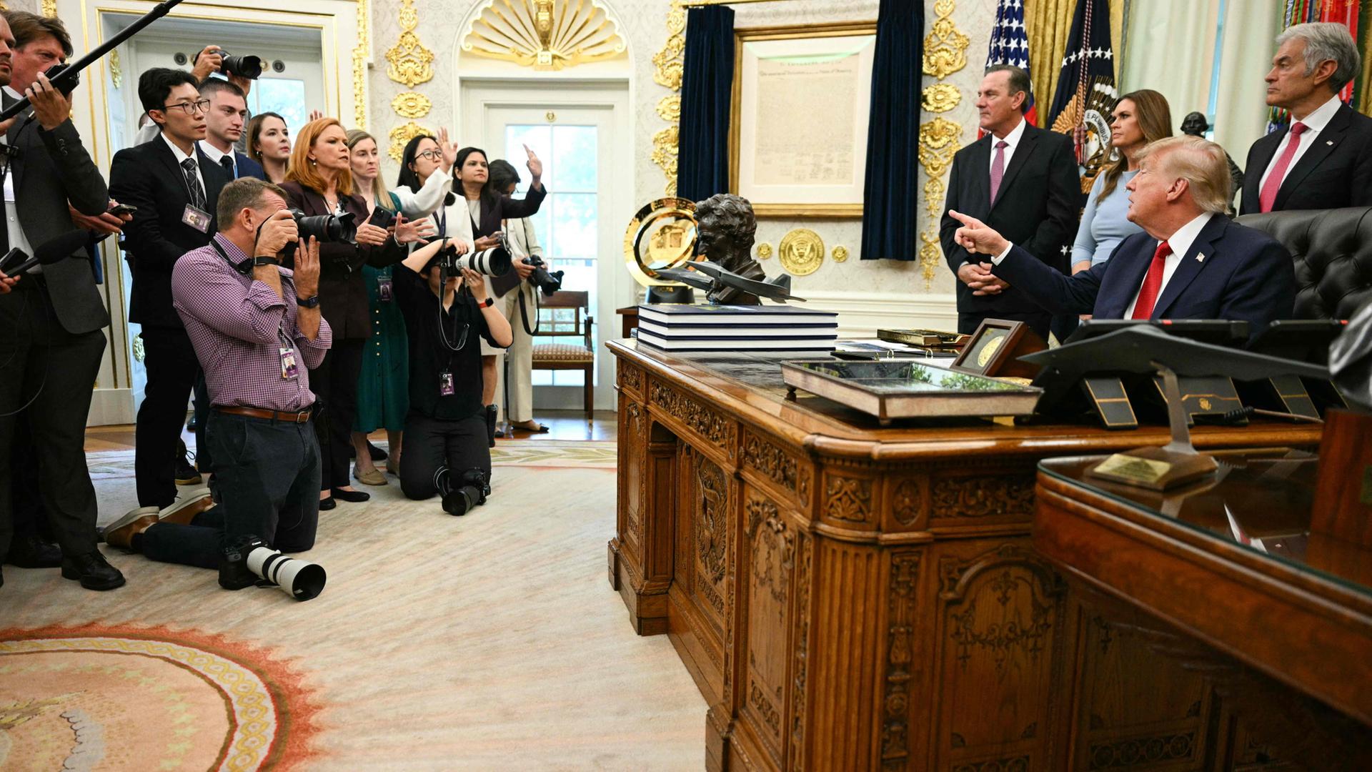 trump reporter weisses haus 100