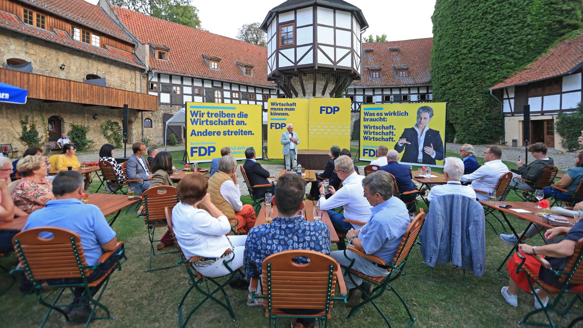 wahlkampfveranstaltung fdp sachsen anhalt 100