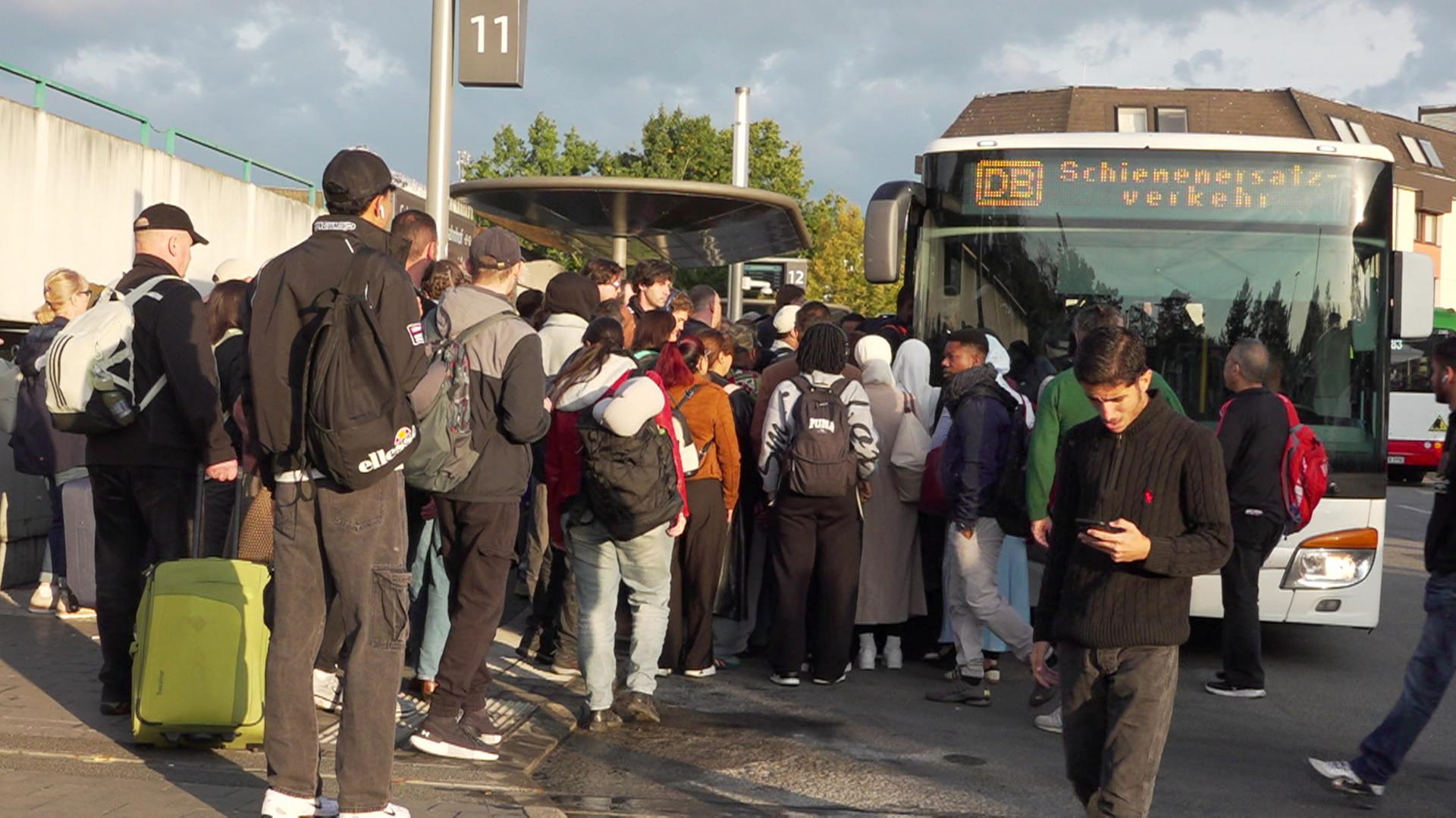 wdr busse statt bahnen am hauptbahnhof in gelsenkirchen fahren nach einem kabelklau keine zuege mehr 100