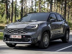 96207 2026yariscrossgr sportstorm greyaction001 web lr