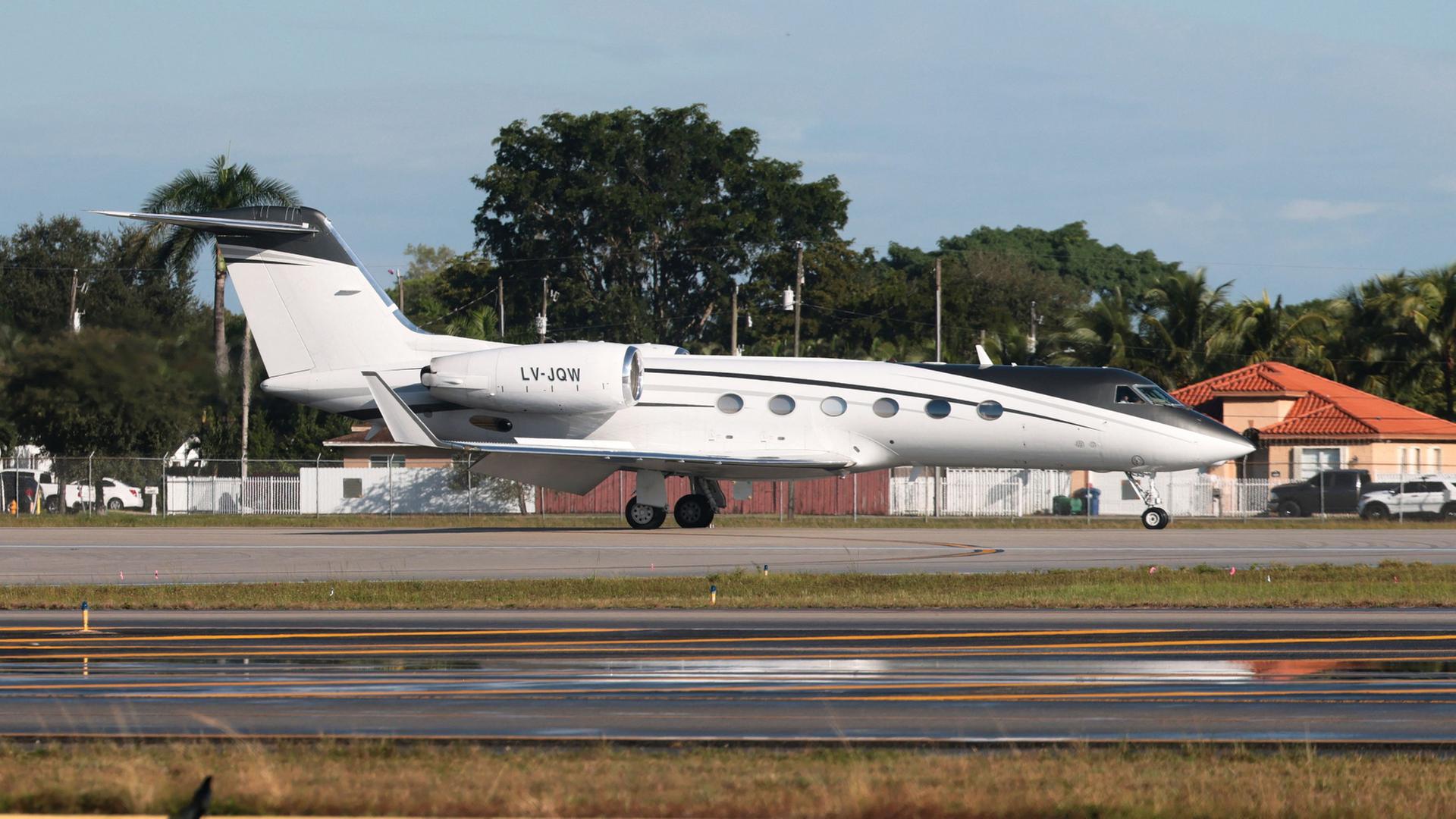 bolsonaro jet 100