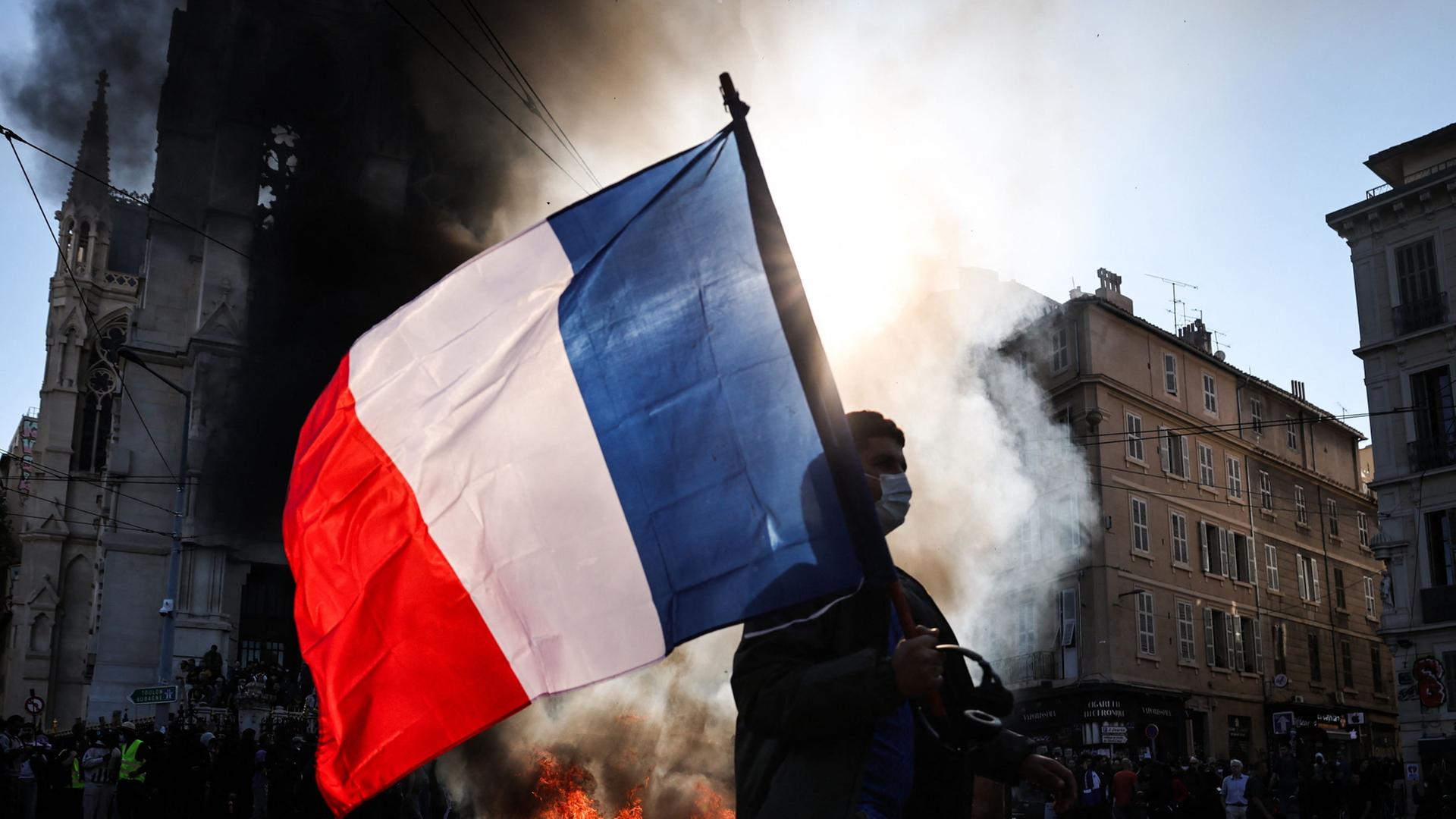 demonstrant marseille 100