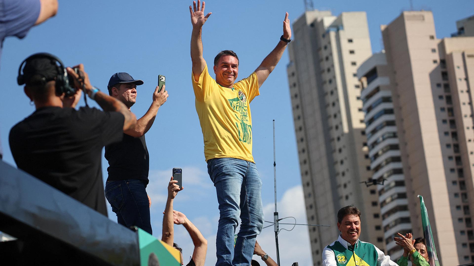 flavio bolsonaro 110