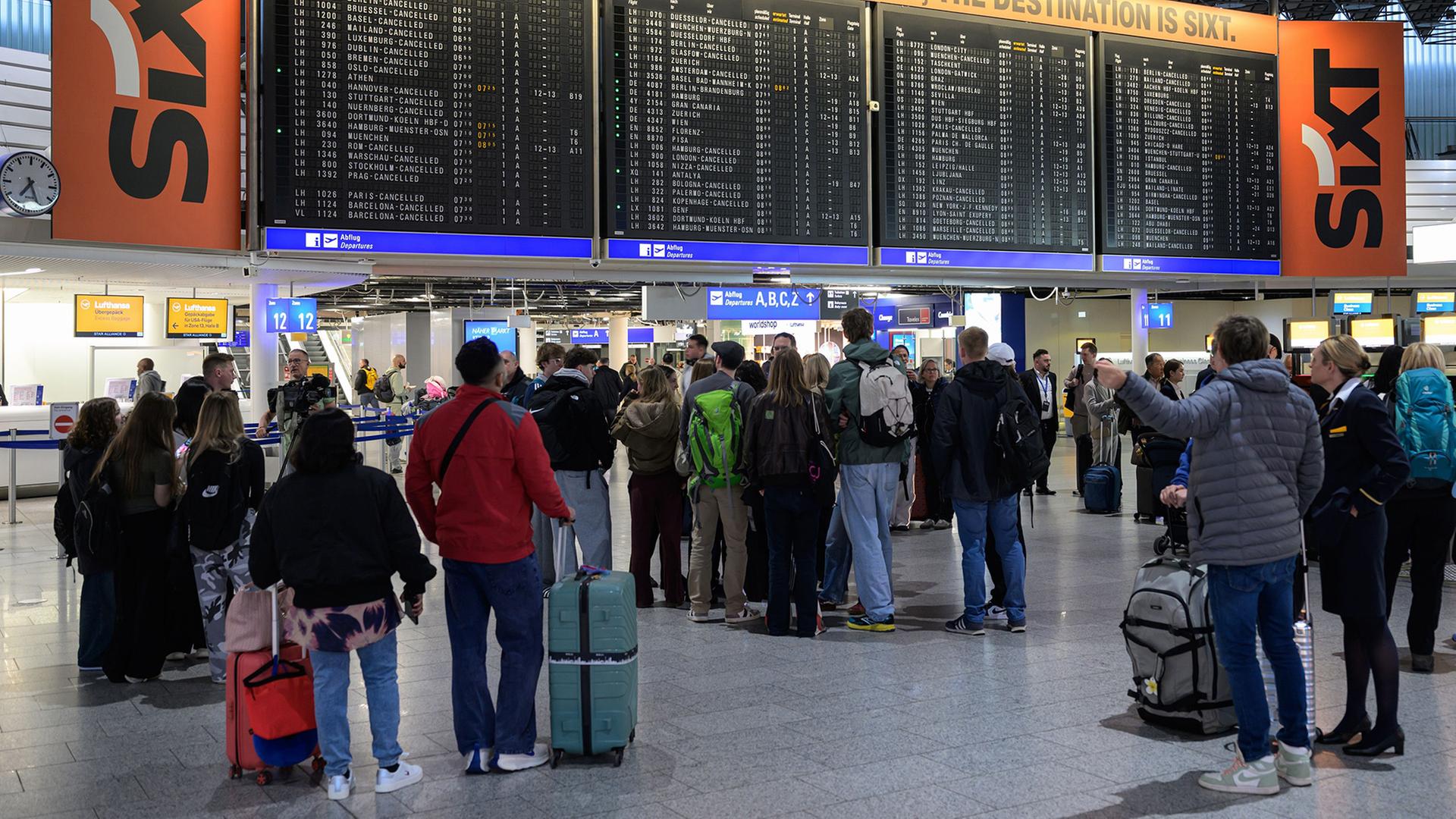 flughafen anzeigetafel passagiere 100