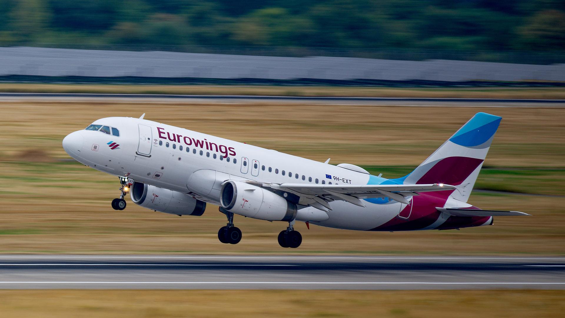 flugzeug eurowings 100