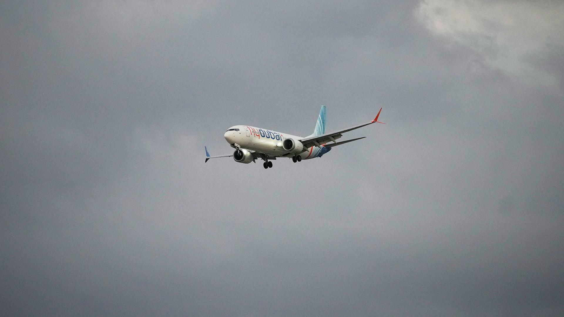 flugzeug flydubai 100