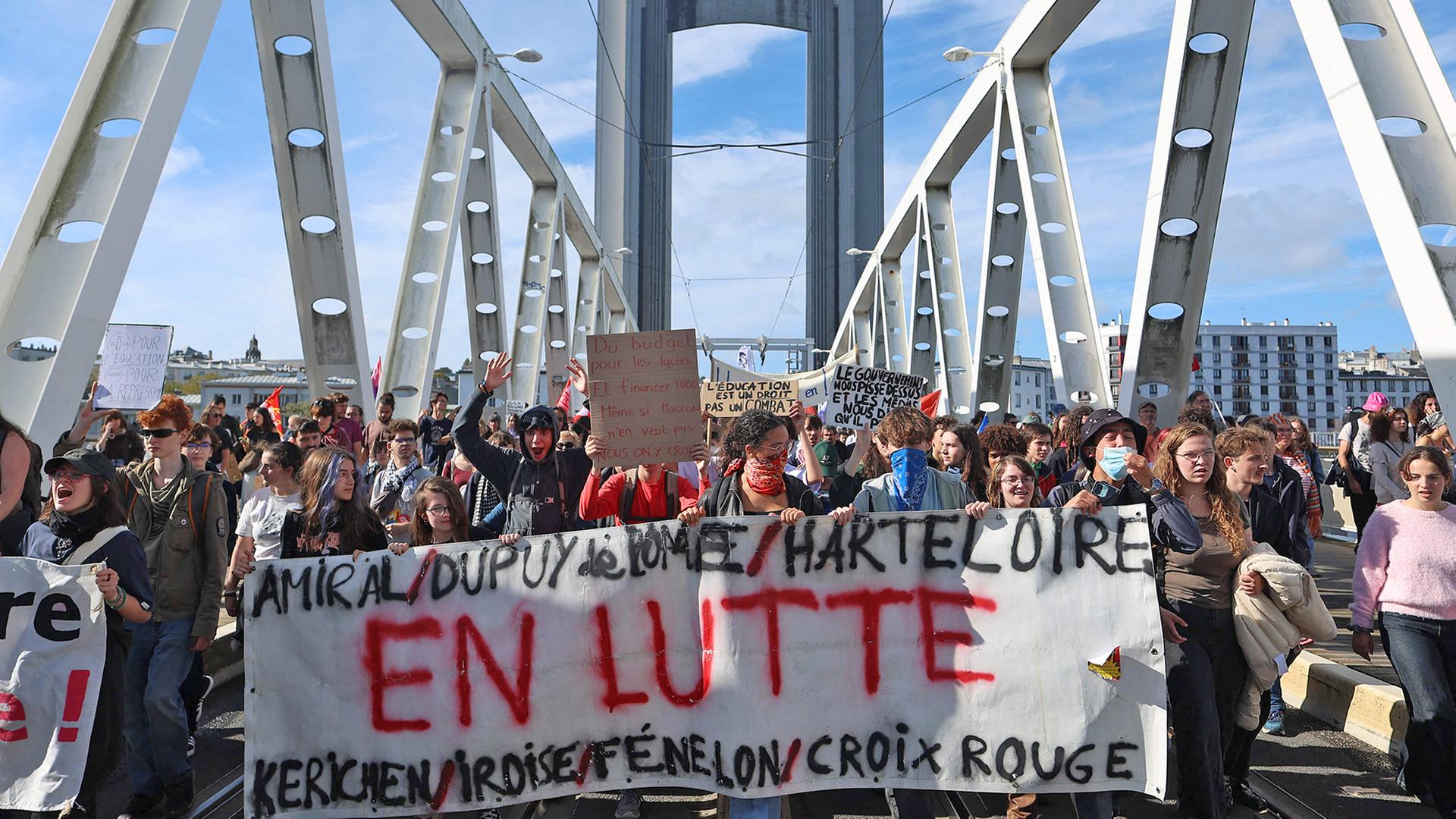 schuelerproteste frankreich 112