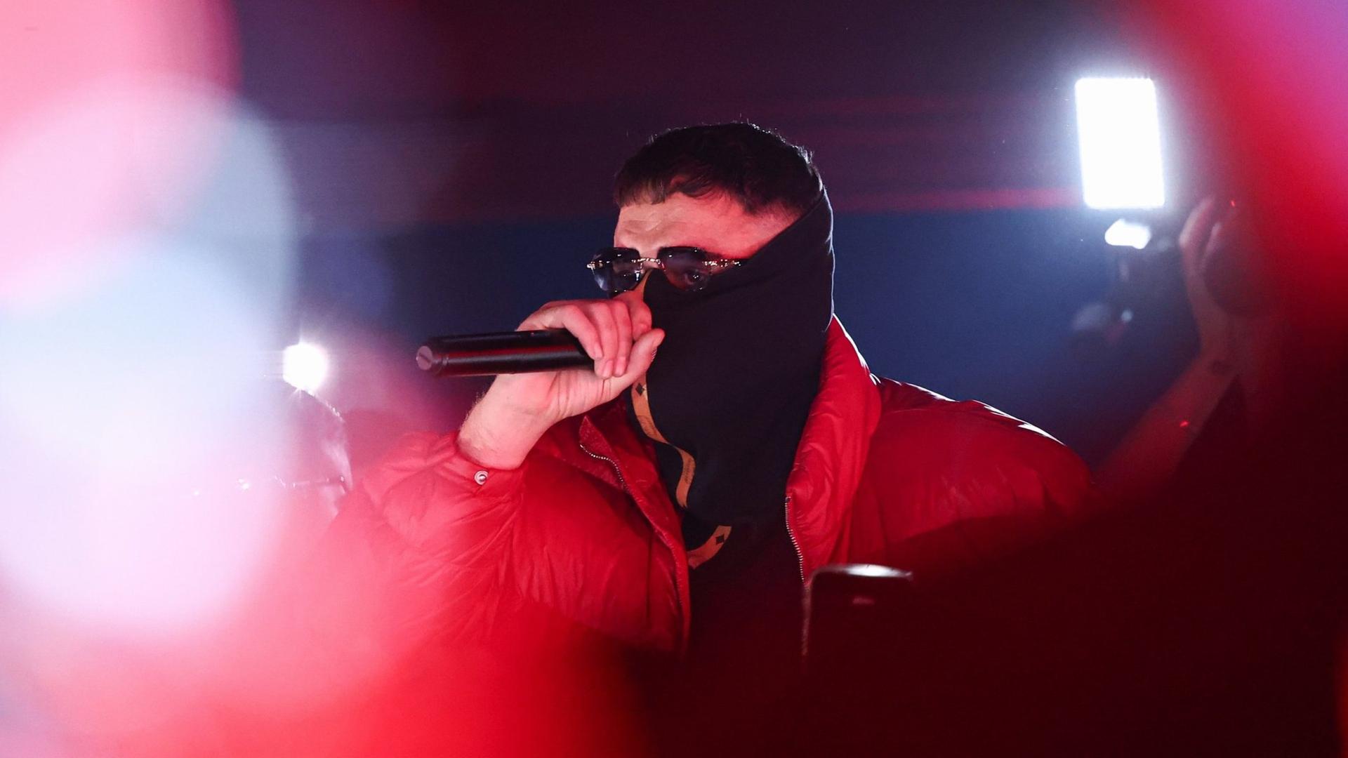 wdr rapper aykut anhan alias haftbefehl bei einem konzert im la louve in giessen 100